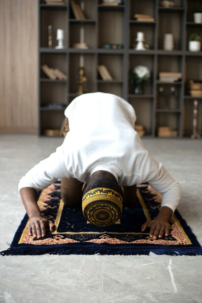 Para o Yoga, uma pessoa só é livre quando ela já conseguiu se soltar das amarras dos outros