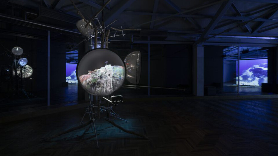 Hito Steyerl, The island, vista della mostra. Cortesia di Fondazione Prada Osservatorio