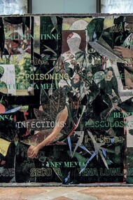 Lucia Veronesi, La desinenza estinta, 2024. Tessuto jacquard effetto lampasso di trame 300 x 500 cm. Installation view, Ca’Pesaro Galleria Internazionale d’Arte Moderna, Venezia, ph. Francesco Allegretto