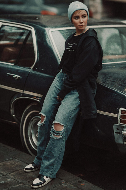 O streetwear combina autenticidade e identidade cultural, refletindo a luta por expressão individual em um mundo digital e globalizado