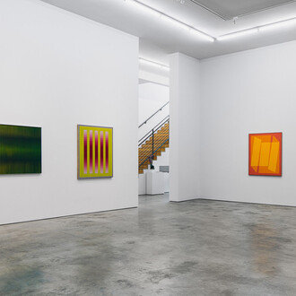 Carlos Cruz-Diez and Julian Stanczak, A difference in tone- two investigations of color, exhibition view. Courtesy of Sicardi | Ayers | Bacino