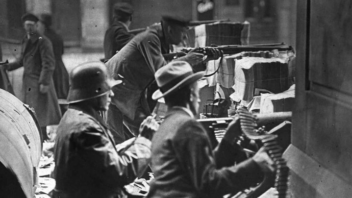 Berlin in the 1918/19 Revolution. Courtesy of Museum für Fotografie