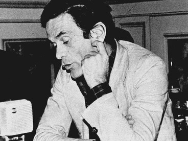 Poeta, scrittore e regista, Pasolini ha saputo unire impegno politico, profondità spirituale e radicale libertà espressiva