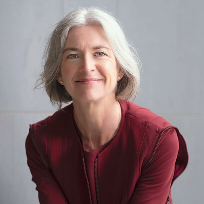 Jennifer Doudna y Emmanuelle Charpentier demostraron por primera vez que podían programar diferentes ARN para cortar y editar diferentes ADN