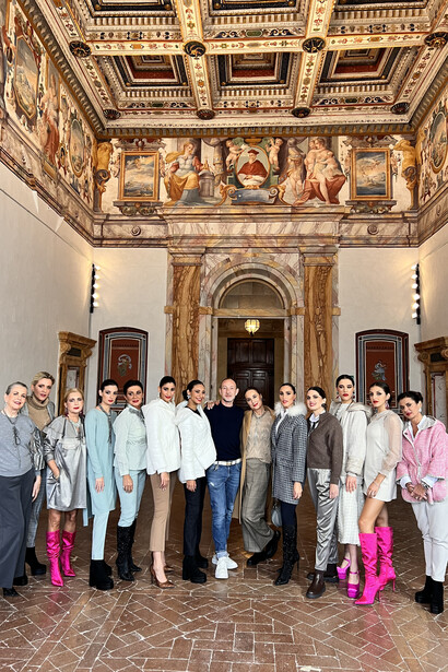 Rocco Ragni e le sue clienti nella Villa del Colle del Cardinale, Compresso, Perugia