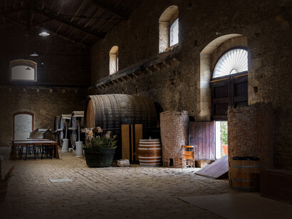 Nella Valle dell’Acate si produce il Cerasuolo di Vittoria, l’unica Docg presente in terra siciliana, il Frappato Doc, vino dai profumi accesi e dal cuore caldo