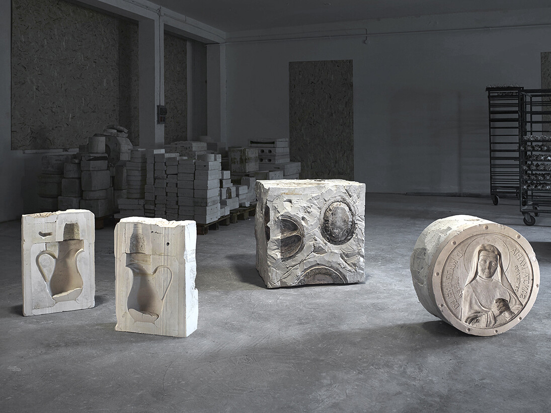 Francesco Ardini, Manufatto fossile (installation view), 2015, ancient plaster moulds, chalk, from left: 65 x 45 x 17 cm each; 75 x 75 x 75 cm; 63 x 63 x 28 cm, photo by Slow Photo Studio, courtesy Federica Schiavo Gallery, Roma
