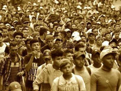 Caravana de migrantes cruzando Centroamérica hacia EE.UU