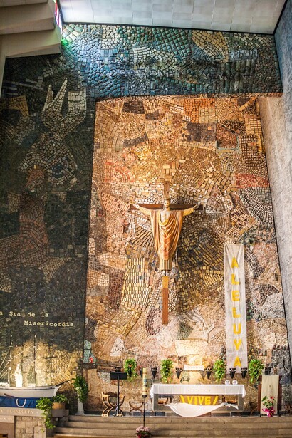 Mosaic for the high altar of the Church of St. Nicholas in Grao de Gandía, Spain. Photo: Avelino Martínez