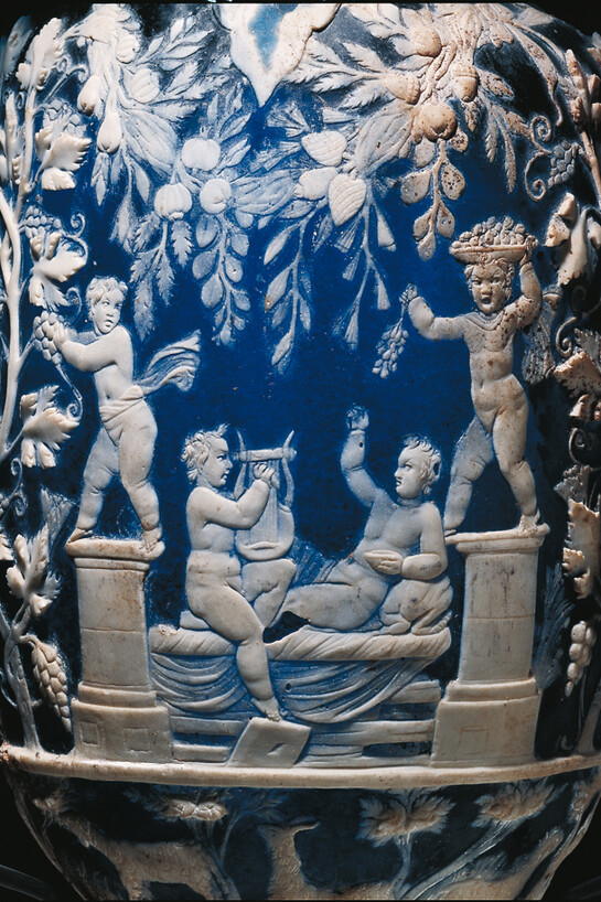 Anfora con eroti vendemmianti (c.d. Vetro blu),
Vetro cammeo, età claudia,
Napoli, Museo Archeologico Nazionale,
Archivio fotografico della Soprintendenza per i Beni Archeologici di Napoli

