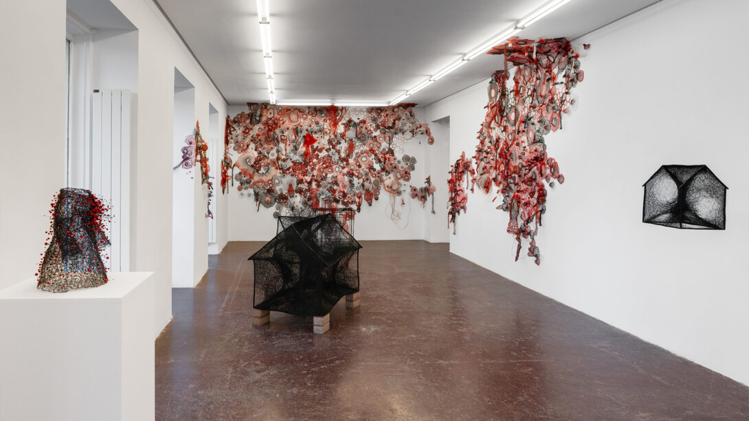 Chiharu Shiota, Exposing an inner universe, vista de exhibición. Cortesía de la Galería NF/Nieves Fernández