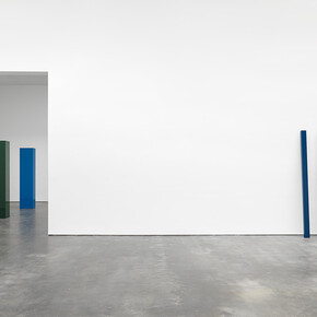 John McCracken, Exhibition view. Courtesy of David Zwirner