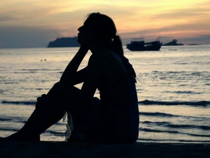 La depressione agita il pensiero che la sola cura al dolore sia l'isolamento, la solitudine  