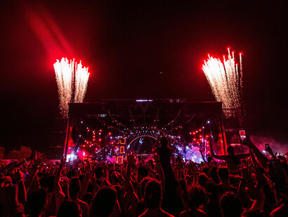 Descubra a Trajetória do BTS: Conheça a ascensão meteórica e a influência global do grupo coreano. Uma jornada musical que conquistou corações em todo o mundo