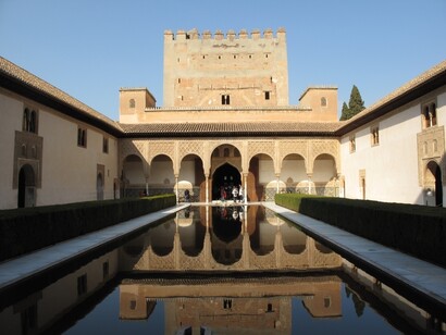 La Alhambra (Granada). El patio de los arrayanes
