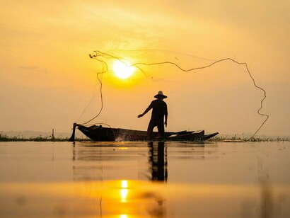 Falamos em empatia, mas rimos de quem pensa diferente. Pregamos respeito, mas atacamos com ironias debochadas quem não repete as nossas certezas. É uma contradição que o ego tenta inutilmente disfarçar