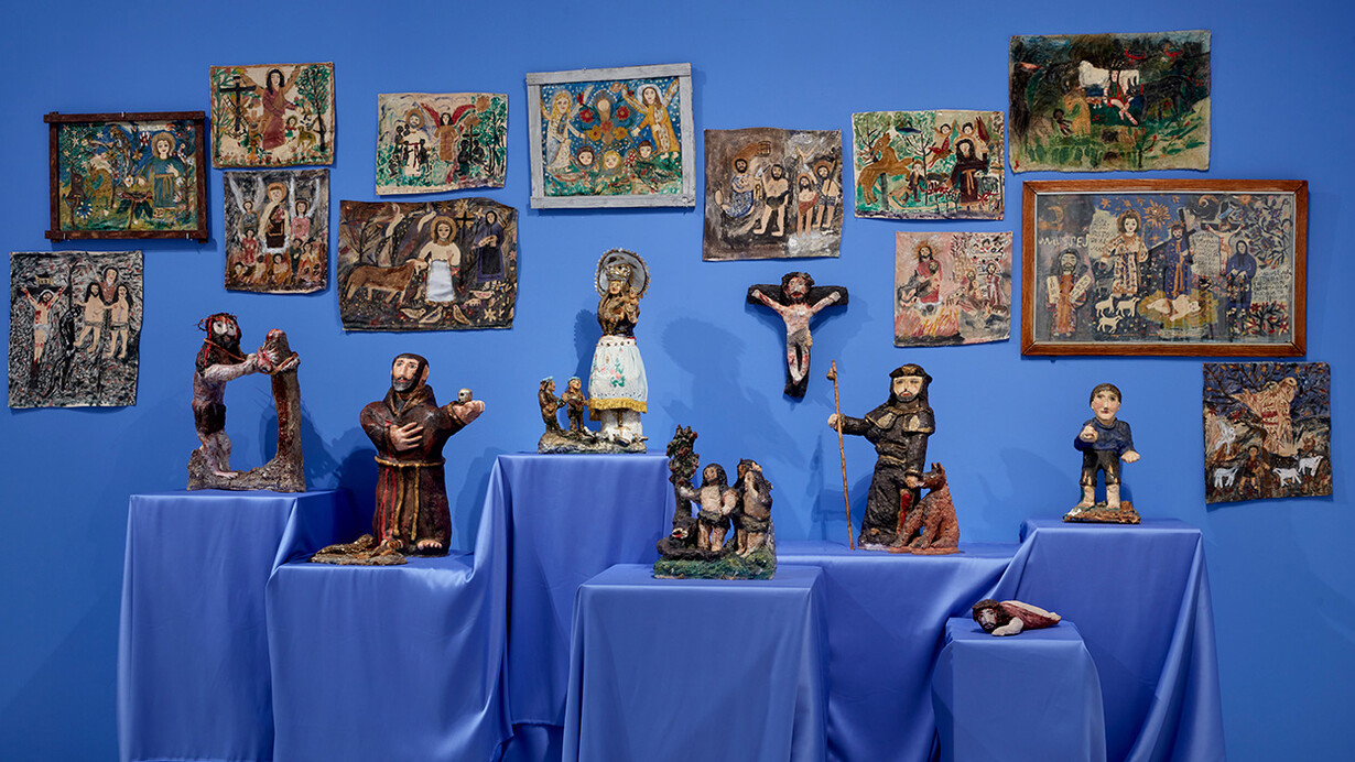 Varios artistas, Arte popular y revolución estética, vista de exhibición. Cortesía del Museo Nacional Centro de Arte Reina Sofía