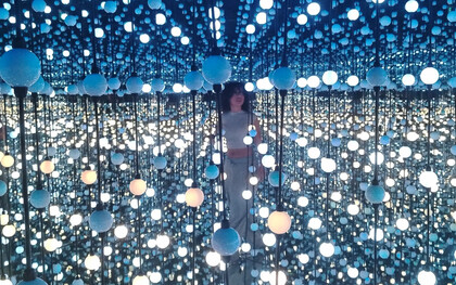 Une mer de lumières où le corps, l’espace et les sens ne font plus qu’un