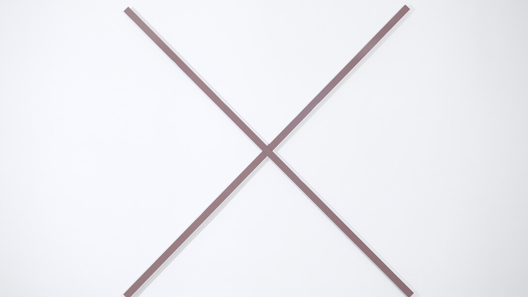 Gianni Piacentino, "DARK DULL PINK LARGE X", 1966, Polyester-coated and painted wood (assembled in 2 parts, section 413 x 7 x 7 cm), 117 x 117 inches, 297 x 297 cm