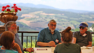 Il dialogo è al centro della Cortona Week, i partecipanti sono incoraggiati a costruire connessioni significative