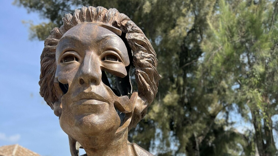 Escultura "El Límite es el cielo" de Luis Aguilar, 2011, ubicada en el centro de Comitán de Domínguez Chiapas, México