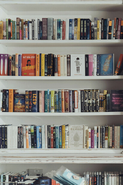 La obra de Habermas propone una racionalidad centrada en el lenguaje que, al privilegiar el entendimiento, redefine los límites de la crítica social