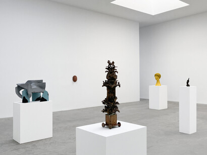 Vincent Fecteau, Simone Leigh, Marisol, exhibition view. Courtesy of Matthew Marks Gallery