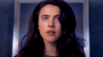 Margaret Qualley as Sue in Substance, the younger, polished alter ego that turns beauty into a haunting split identity