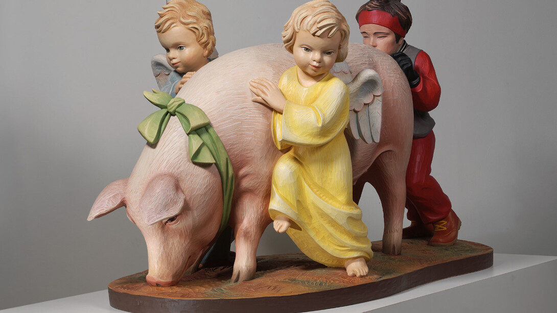 Jeff Koons
Ushering in Banality, 1988
Polychromed wood
38 x 62 x 30 inches
96.5 x 157.5 x 76.2 cm