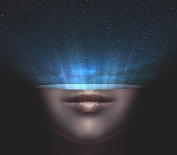 Mente aperta proiettata sull'universo. Ci vuole un salto intuitivo che conduca a riconoscere che la prospettiva materialista è molto parziale, è alienante se vogliamo?