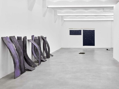 Esther Kläs, Fitting, what, veduta della mostra. Cortesia di SpazioA