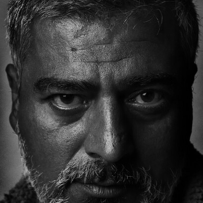 Hoje eu simplesmente não reviro as pedras que já me jogaram, e ignoro as que ainda me jogam