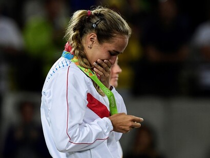 Mónica Puig con su medalla de oro