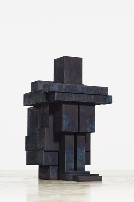 Antony Gormley, Bare III, 2012,
Ghisa,
76 x 43 x 59 cm,
Fotografia di Stephen White, London
