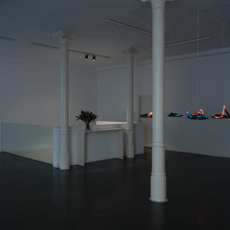 Día Muñoz, Creaturas de la dimensión de lo inconsciente, vista de exhibición. Cortesía de Ponce+Robles 