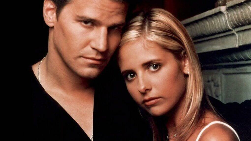 Ángel y Buffy, los protagonistas de la serie