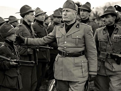 Mussolini passa in rassegna la 5ª Brigata mobile nera alpina, Brescia, 1945