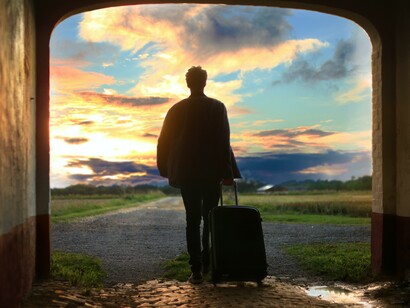 Homem em viagem. A revolta de ter de partir