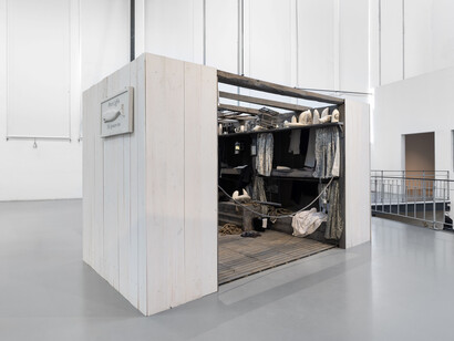 Various artists, Turn around. A look at the Fundação EDP Art Collection, exhibition view. Courtesy of MAAT