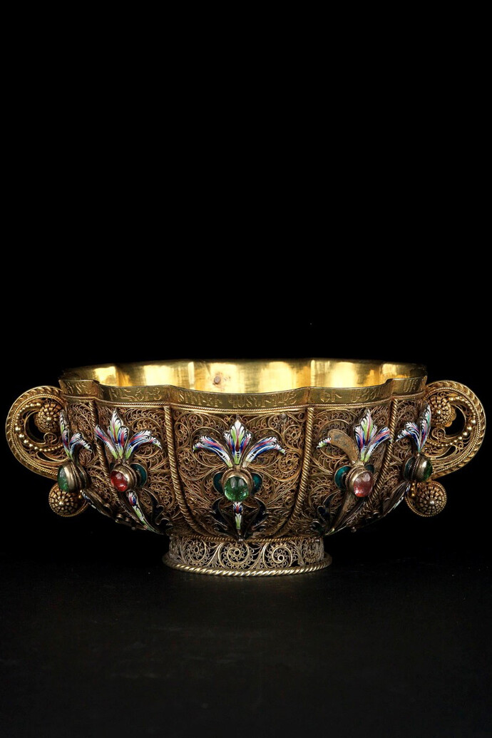 Kalfayan Collection, Golden-gilt enameled silver cup, 18th c. Photographer Thanos Kartsoglou

