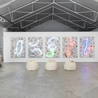 Manuela Pimentel, Eis-me, sou uma poeta, irei ao entardecer (Here I am, a poet, leaving at dusk), exhibition view. Courtesy of Underdogs