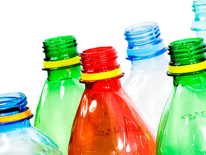 Botellas de plástico de colores