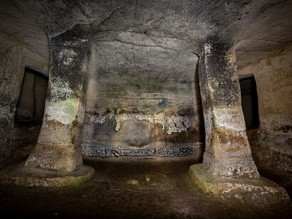 La necropoli di Mesu 'e Montes a Ossi, provincia di Sassari, Italia. È composta da diciotto domus de janas, tombe scavate nella roccia durante il Neolitico, circa sei mila anni fa