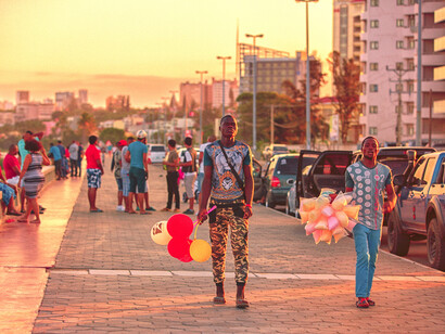 Atardecer cerca de un puerto de Maputo, Mozambique