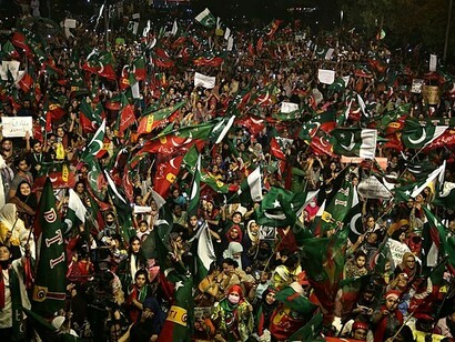 PTI protectors in favour of Imran Khan, 2022