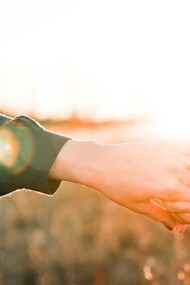 Il desiderio di trovare l'anima gemella spesso ci porta a cercare qualcuno che ci completi, ma in realtà siamo già completi