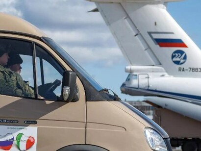 L'arrivo dei mezzi militari russi a Pratica di Mare
