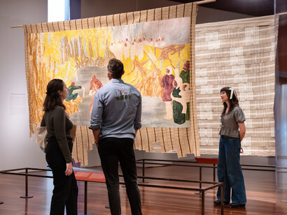 Nengi Omuku, The gathering, exhibition view. Courtesy of De Young Museum