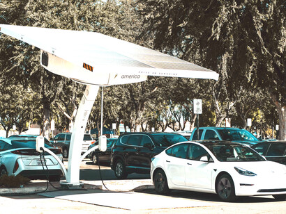 EVs recharging at sustainable solar energy stations