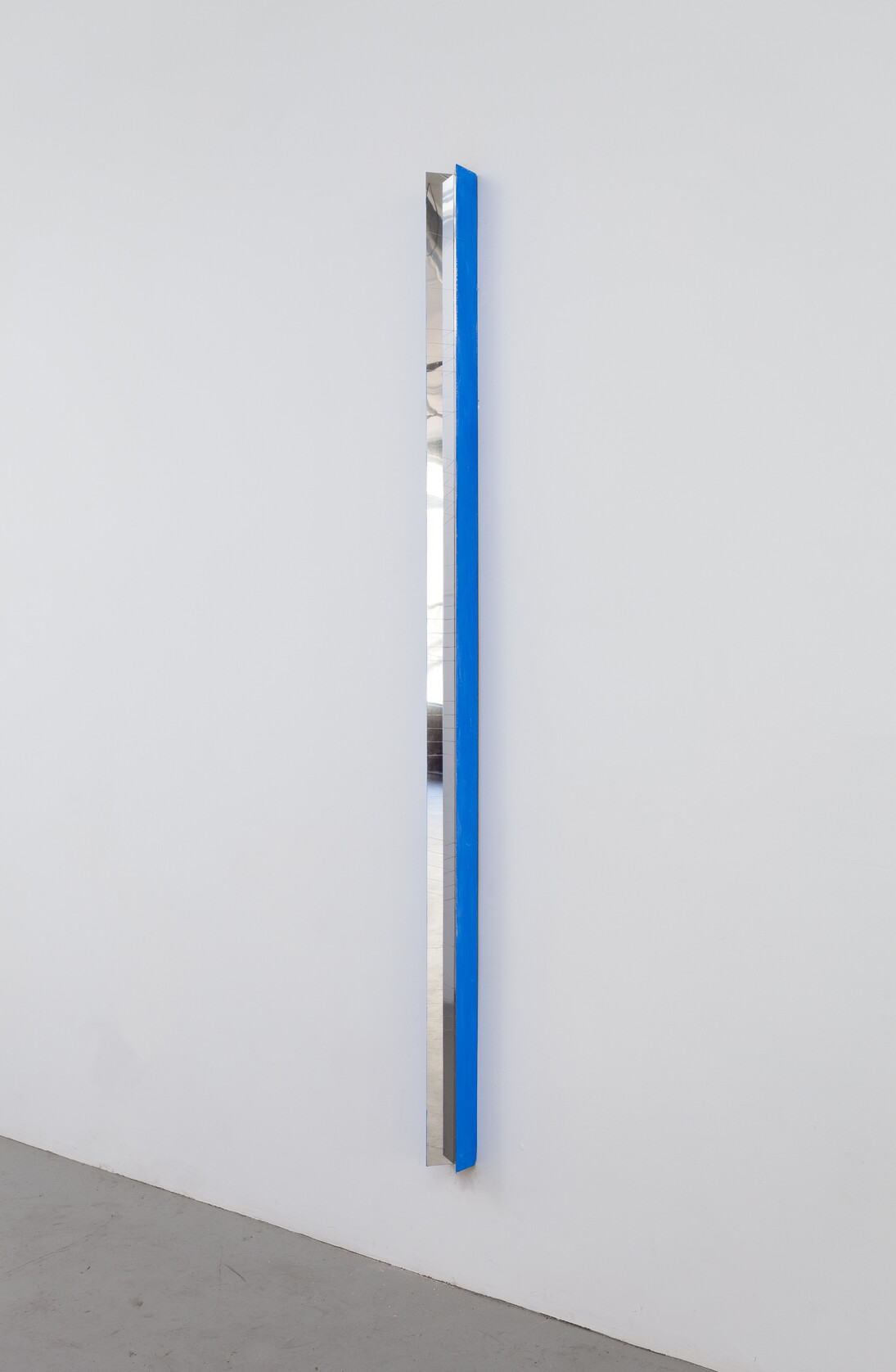 Brian O'Doherty, Meribah, 1970, Aluminum on wood, 182.88 x 6.98 x 6.98 cm / 72 x 2 3/4 x 2 3/4 in, © Brian O'Doherty, Courtesy the artist, Simone Subal Gallery / P and Hauser & Wirth 
